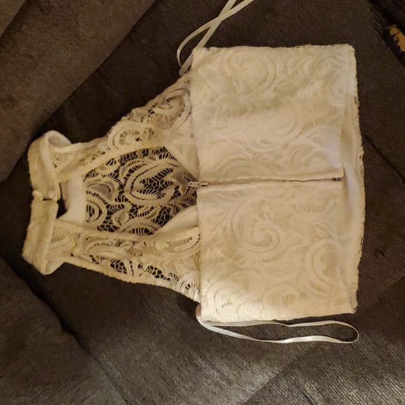 white laced cropped top - Picture 2 of 5